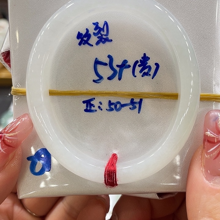 翡翠手镯未镶嵌翡翠手镯