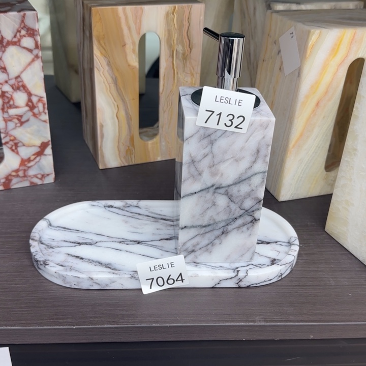 X132.     064.          漏