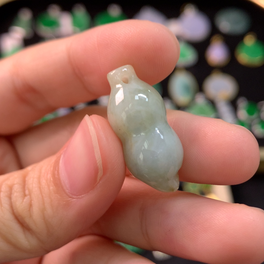 翡翠未镶嵌颈饰有纹裂花生