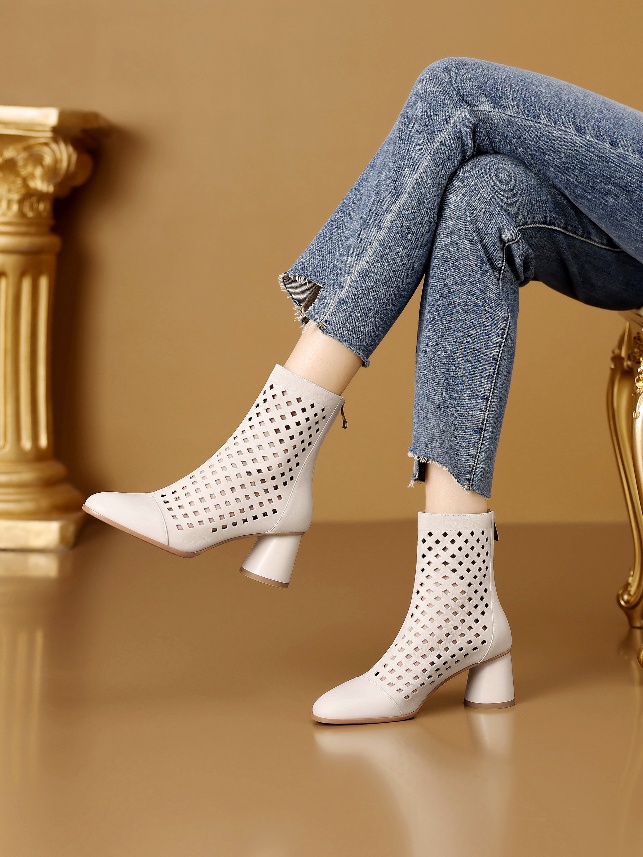 罗马凉靴女新款夏季短靴米白色镂空靴子粗跟软纯真皮透气洞洞网靴