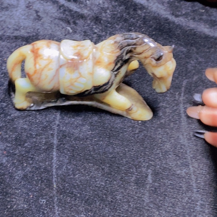 未镶嵌和田玉（糖玉）摆件