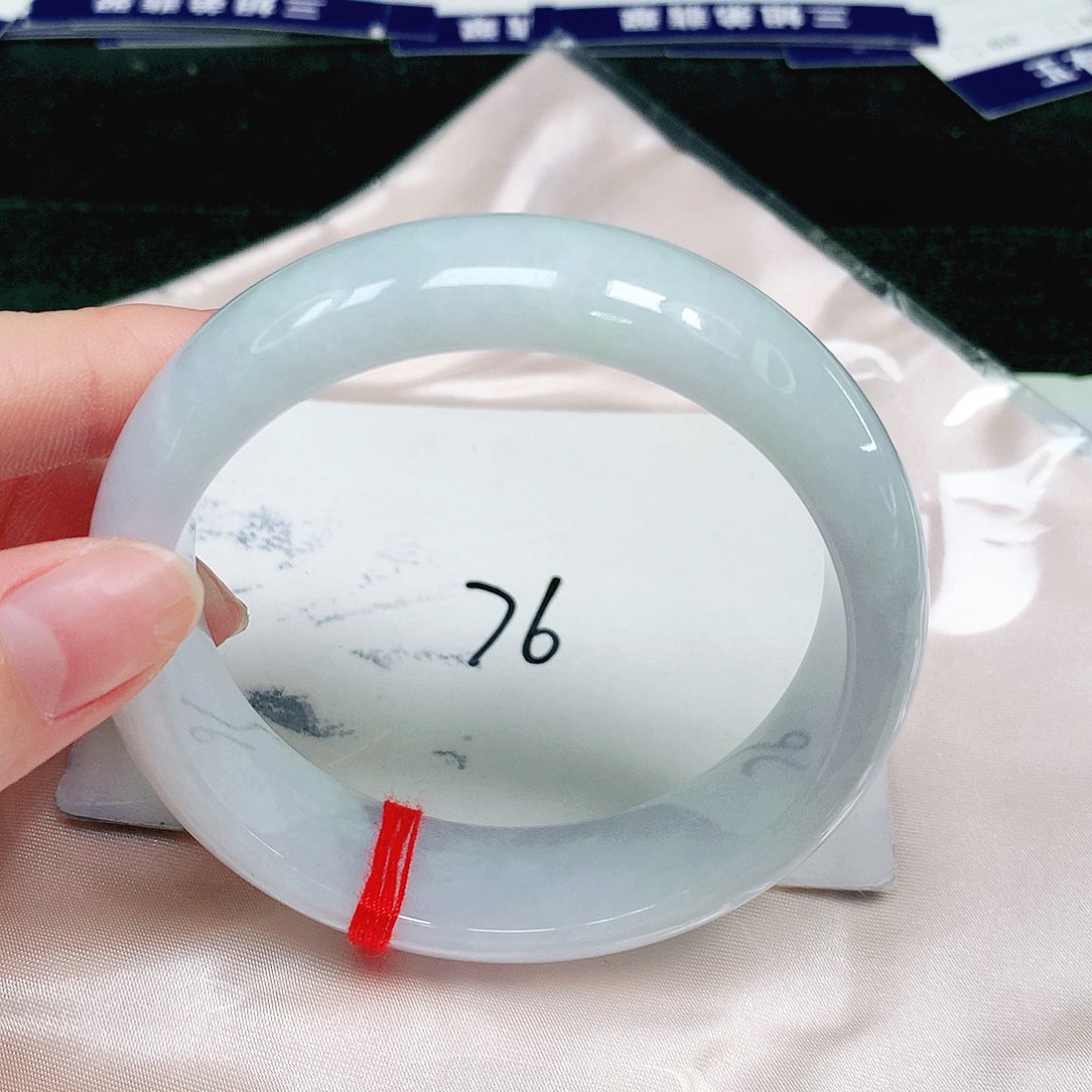 翡翠手镯未镶嵌翡翠手镯未镶嵌