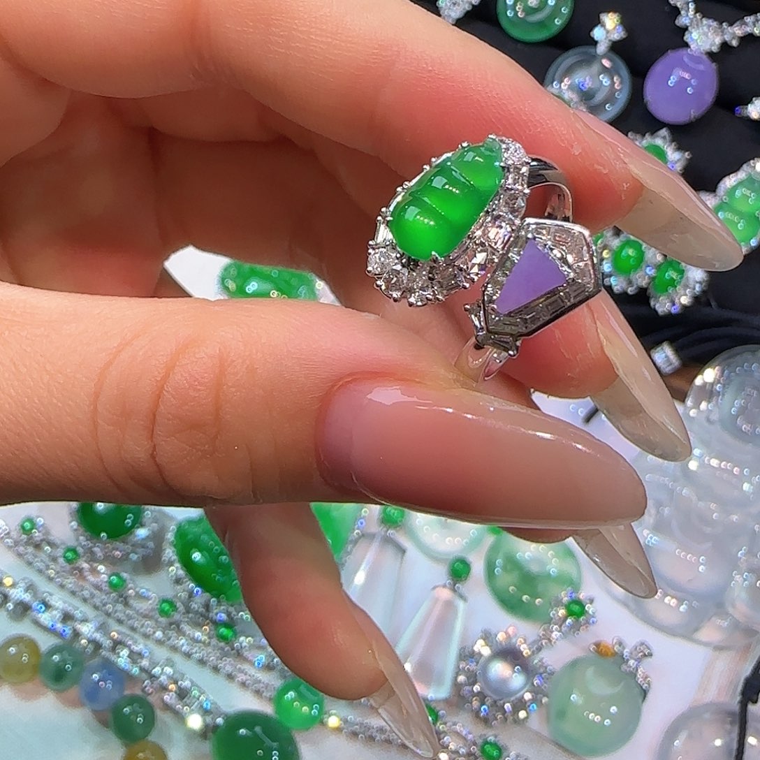 翡翠18K金镶嵌戒指