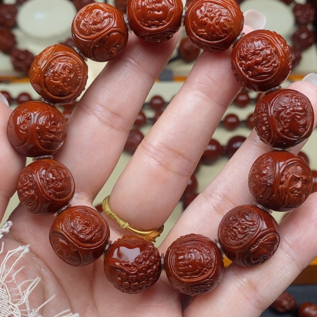 橄榄核吊坠半**风四面佛