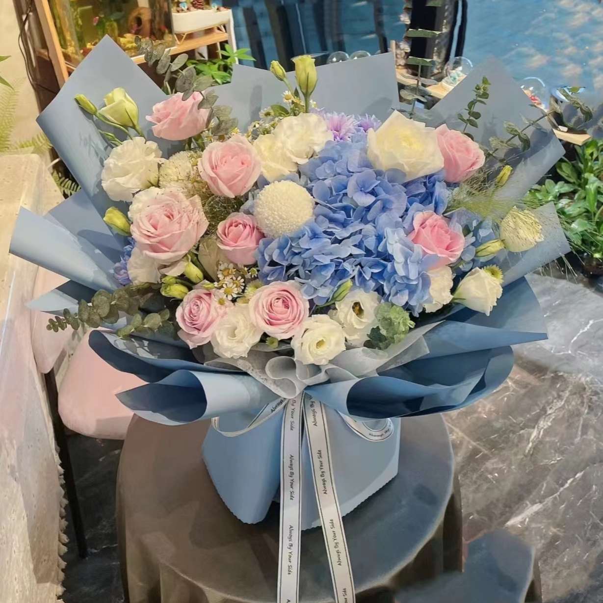 鲜花礼物【温暖如光】1枝蓝绣球8枝粉玫瑰洋桔梗洋甘菊混搭花束送女友送爱人送朋友鲜花配送。