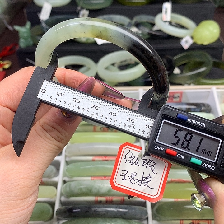 蛇纹石玉手镯未镶嵌823