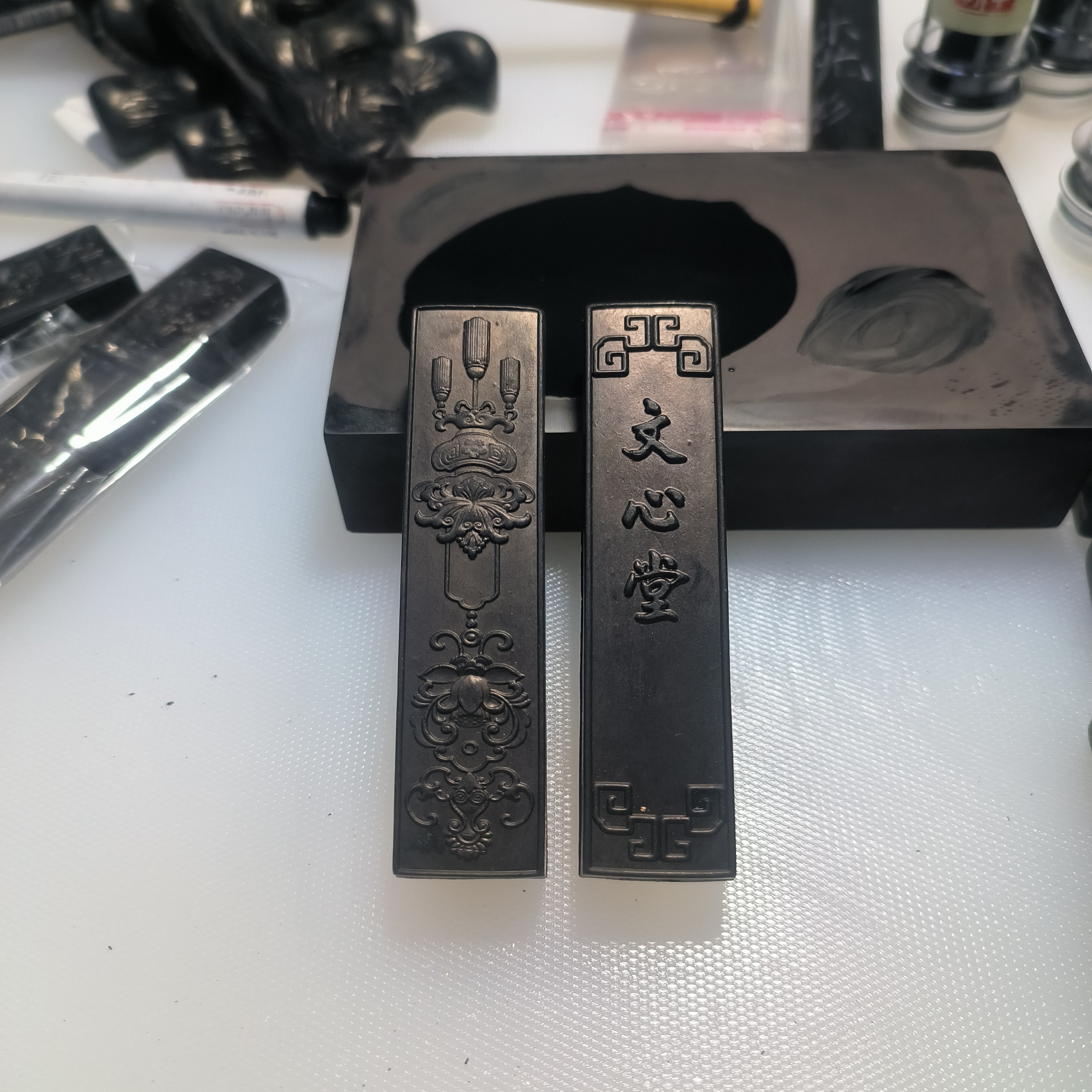 墨锭，紫玉光墨，油烟加花青，冷色调油烟墨。31克左右