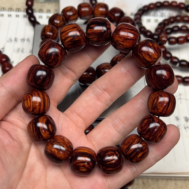 木李****电本海南红降1516老型黑金满纹迦南香