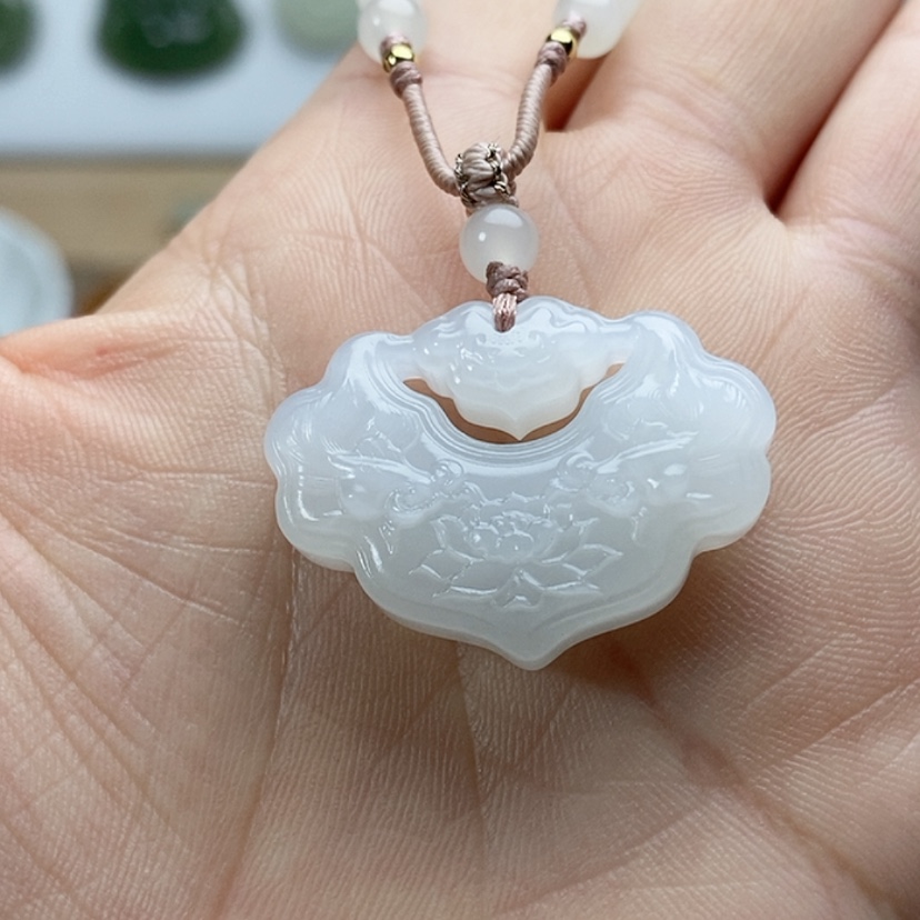 【闪购商品】颈饰未镶嵌和田玉