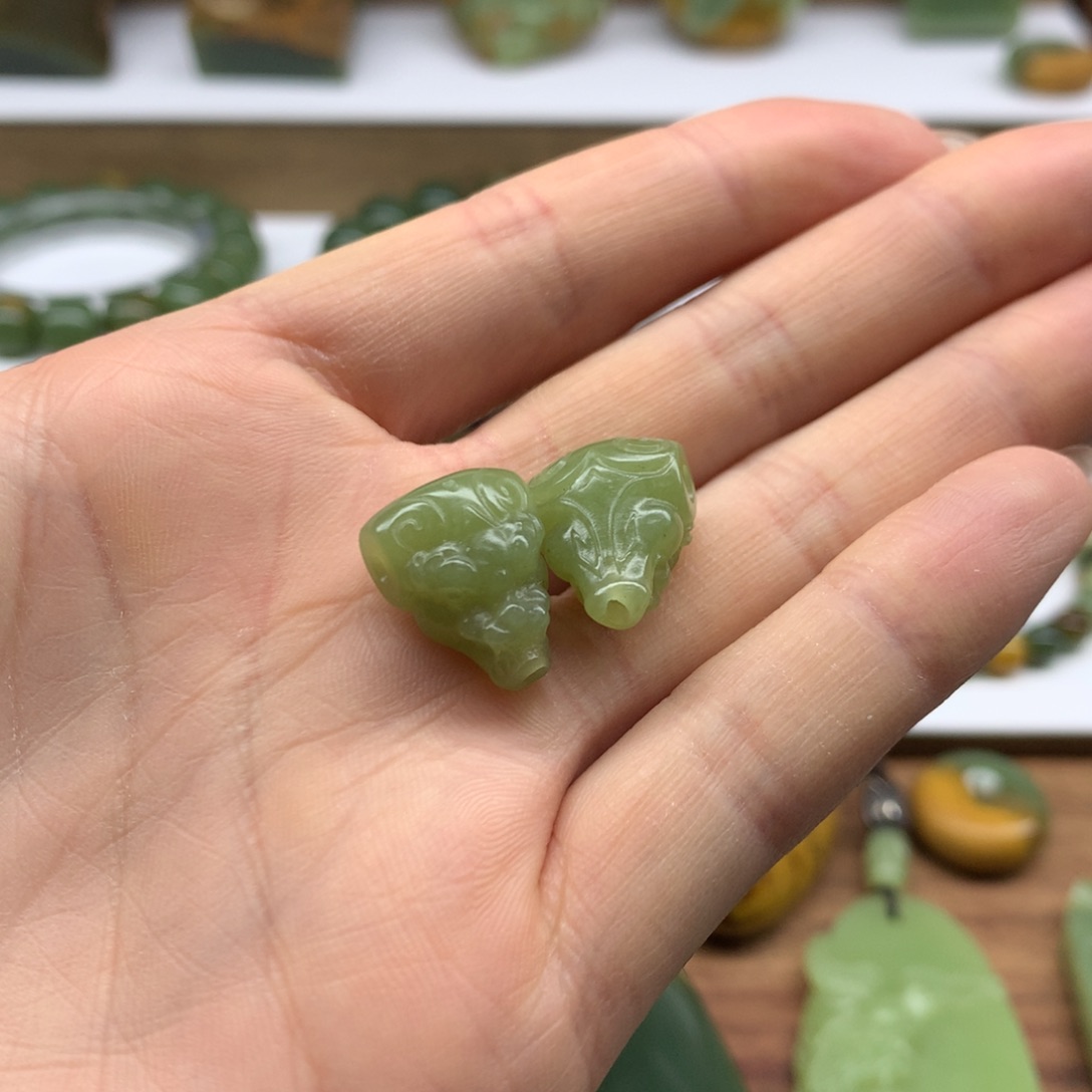 未镶嵌岫岩老玉（透闪石质玉）挂件鹏***汇