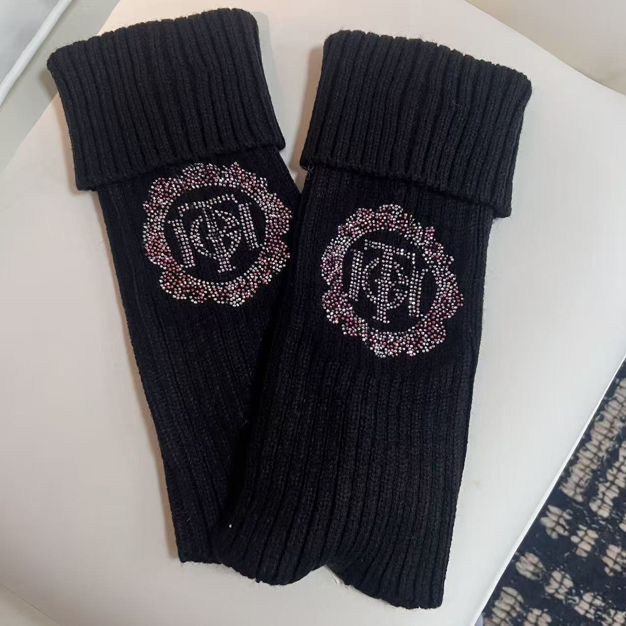 TCH轻奢秋冬纯欲风烫钻时尚淑女袜套女T75D47E1000私服tch