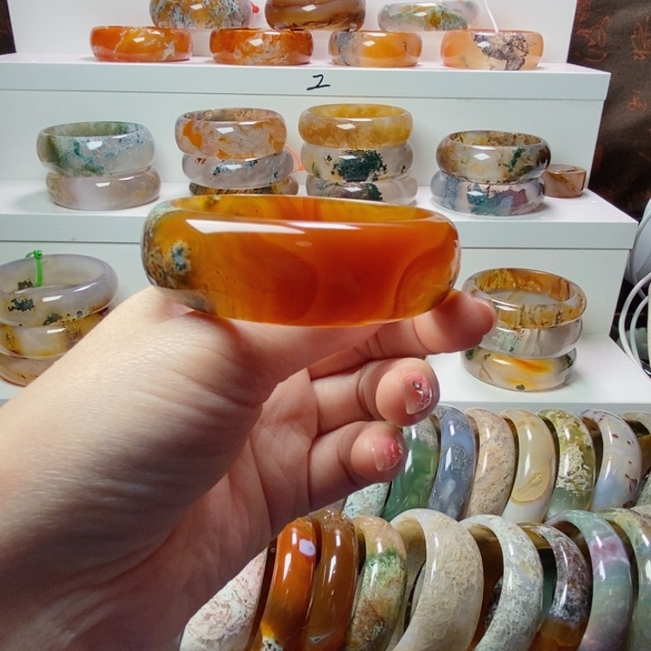 玛瑙/玉髓手镯未镶嵌57