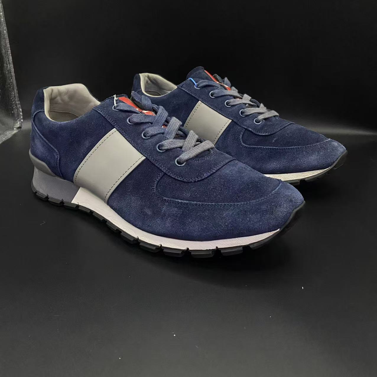 95新 Prada/普拉达 【AO福利】42.5欧码 男士深蓝麂皮运动鞋uu151