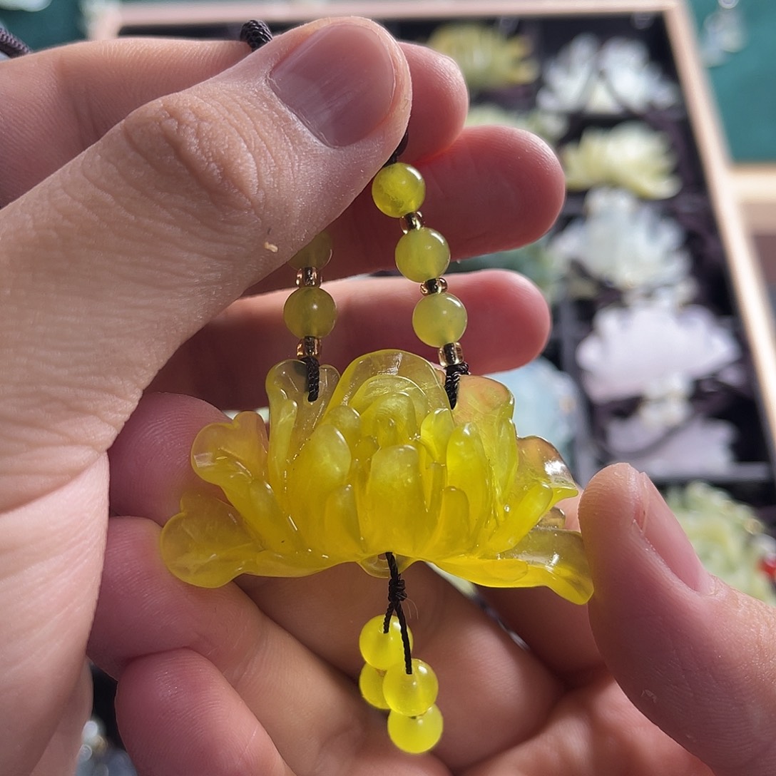 蛇纹石玉未镶嵌颈饰