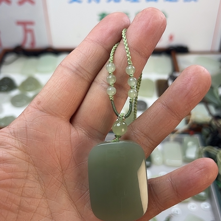 田***哥和田玉未镶嵌颈饰