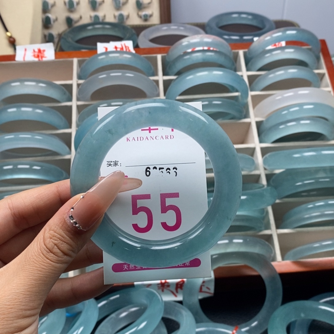 外****石英质玉未镶嵌手镯