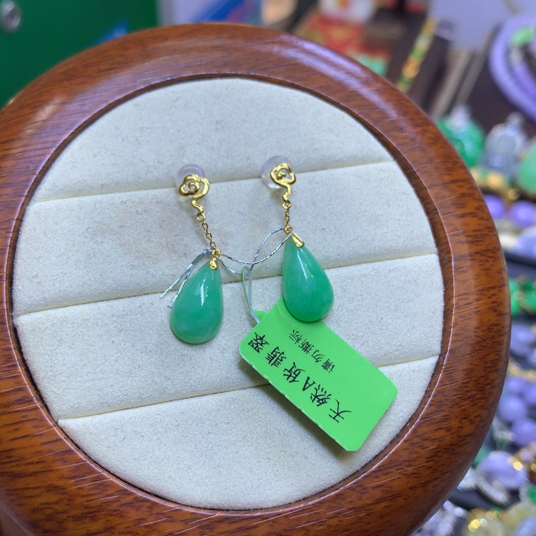 翡翠18K金镶嵌颈饰翡翠