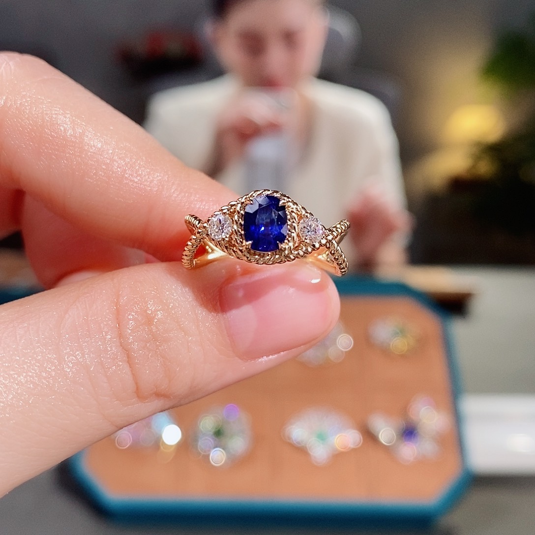 戒指蓝宝石18K金镶嵌0.91ct