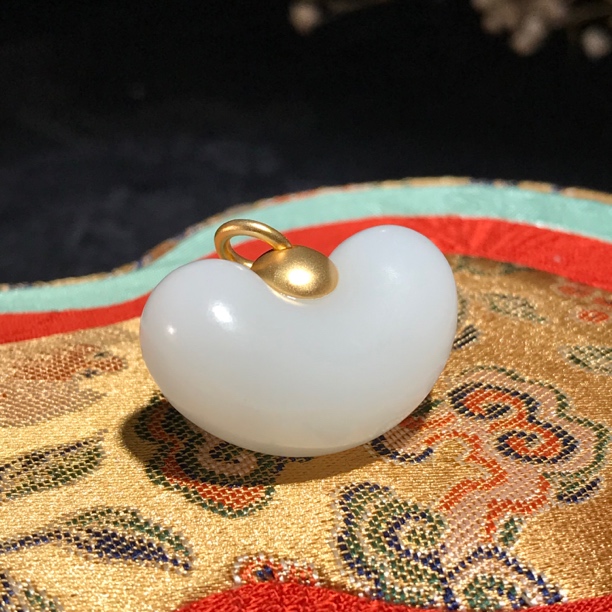18k金和田玉小福豆小腰果吊坠挂坠27*16*12