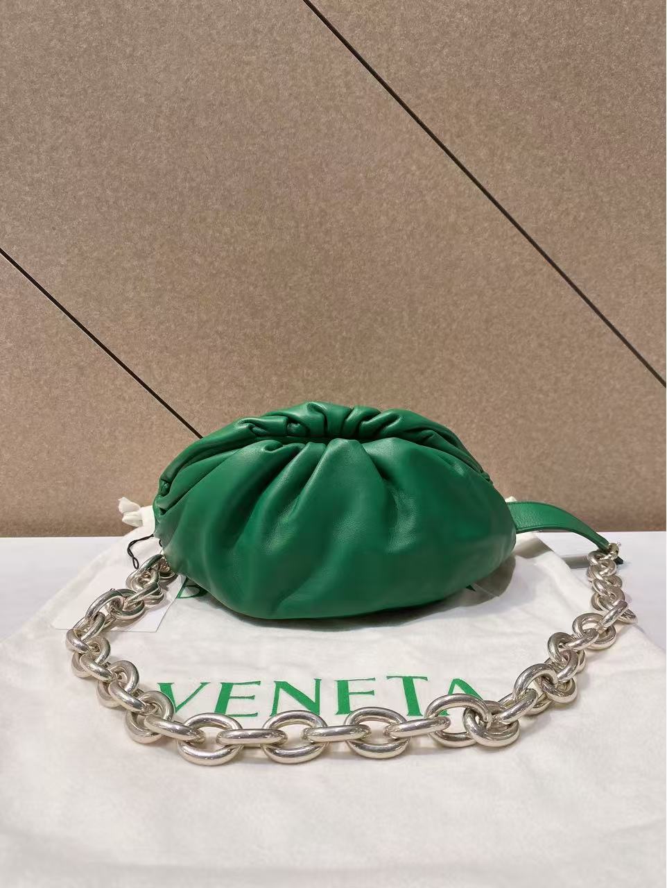 全新未使用 BOTTEGA VENETA/葆蝶家 帝爵奢品/BV/绿色云朵单肩包