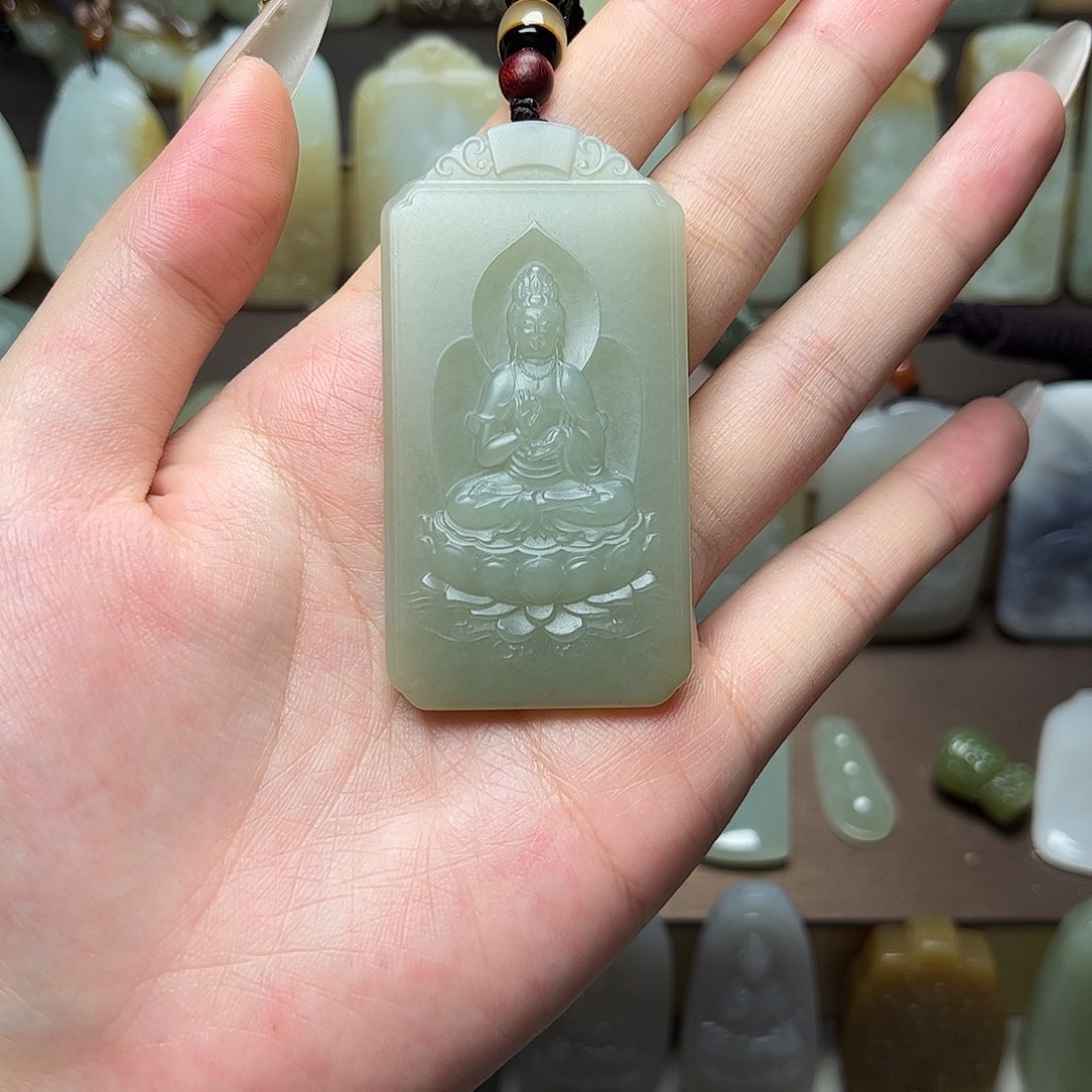 和田玉颈饰未镶嵌L****。