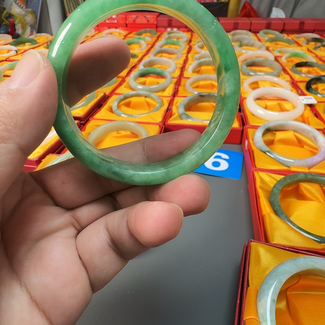 凤***凰翡翠未镶嵌手镯福利有包容