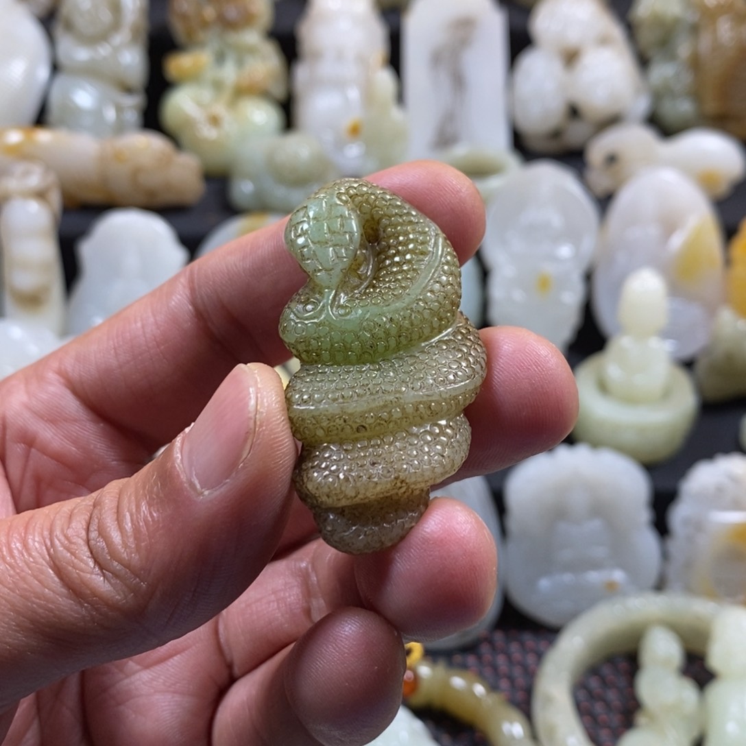 和田玉颈饰未镶嵌