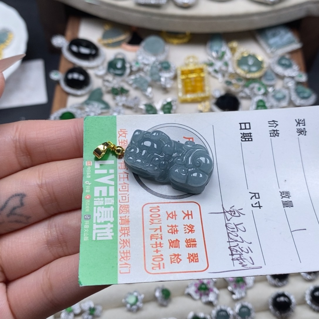 翡翠颈饰未镶嵌翡翠