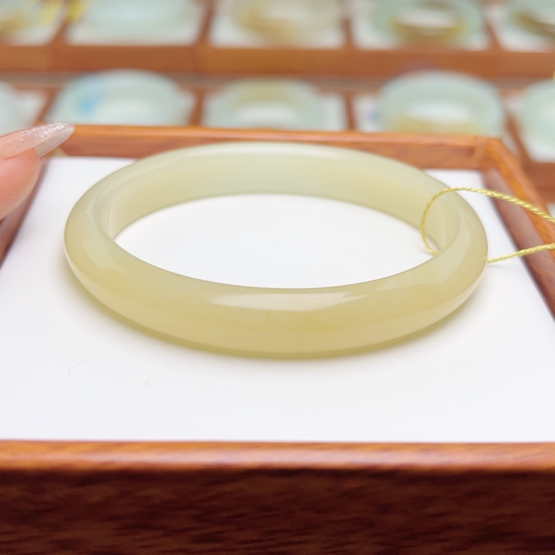 和田玉手镯未镶嵌52.6