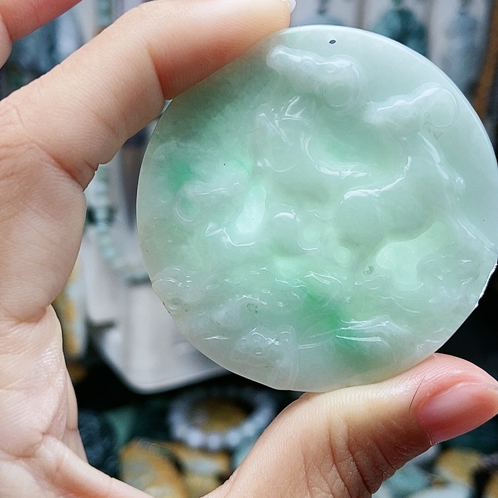 颈饰足铂镶嵌翡翠翡翠