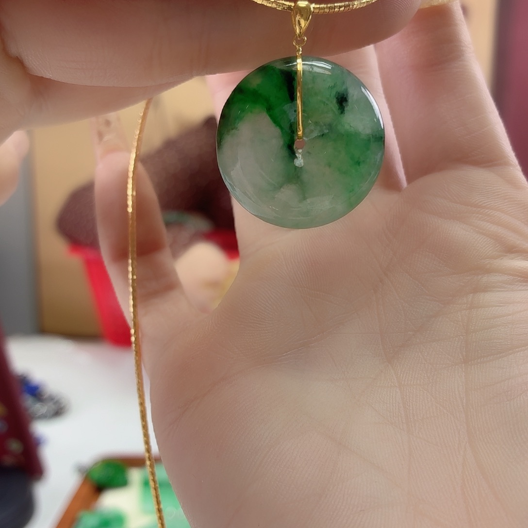 翡翠18K金镶嵌颈饰翡翠