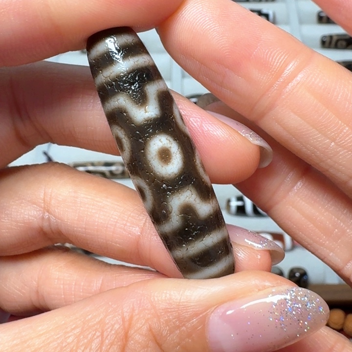 用***生未镶嵌颈饰玛瑙/玉髓