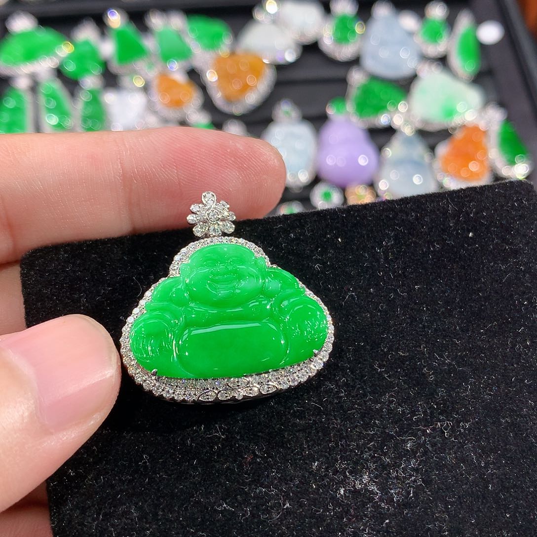 翡翠18K金镶嵌颈饰