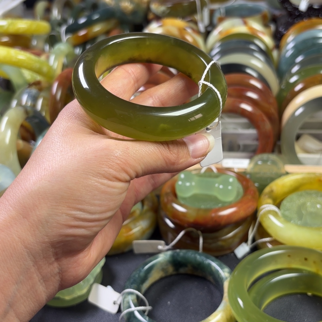 蛇纹石玉未镶嵌手镯