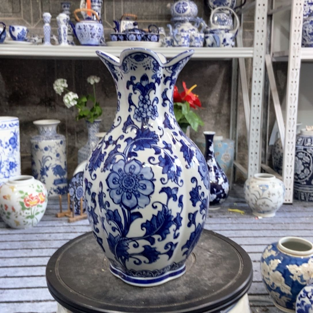 摆件花瓶手绘釉下彩