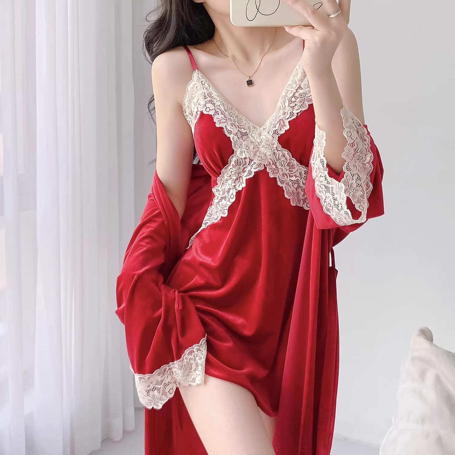 【月光芭蕾】秋冬季带胸垫新款丝绒大码睡裙蕾丝纯欲风轻奢吊带睡衣