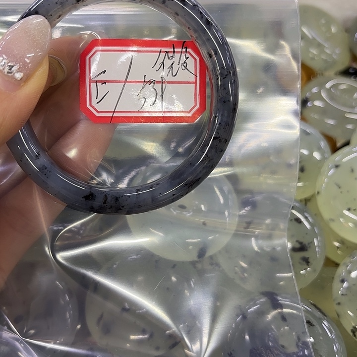 E***）蛇纹石玉未镶嵌手镯