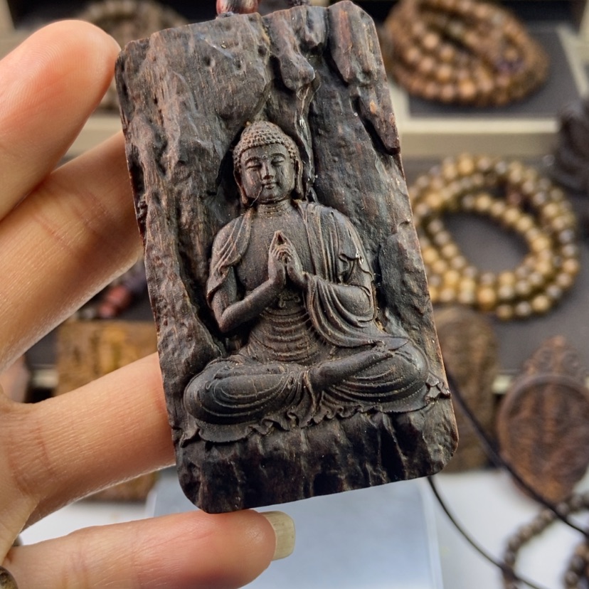 【闪购商品】沉香木吊坠断****心越南白棋