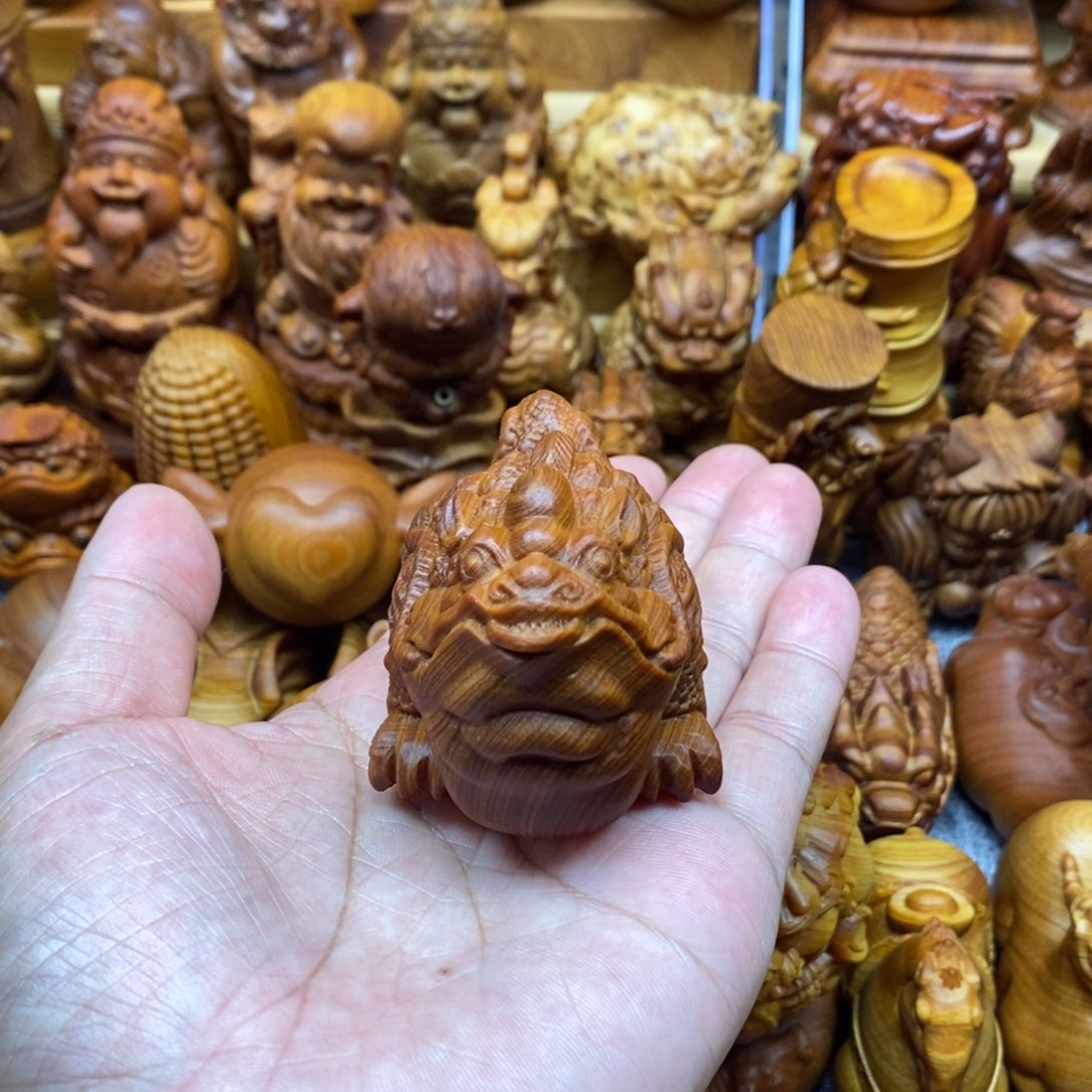 柏木（崖柏）与**关金蟾