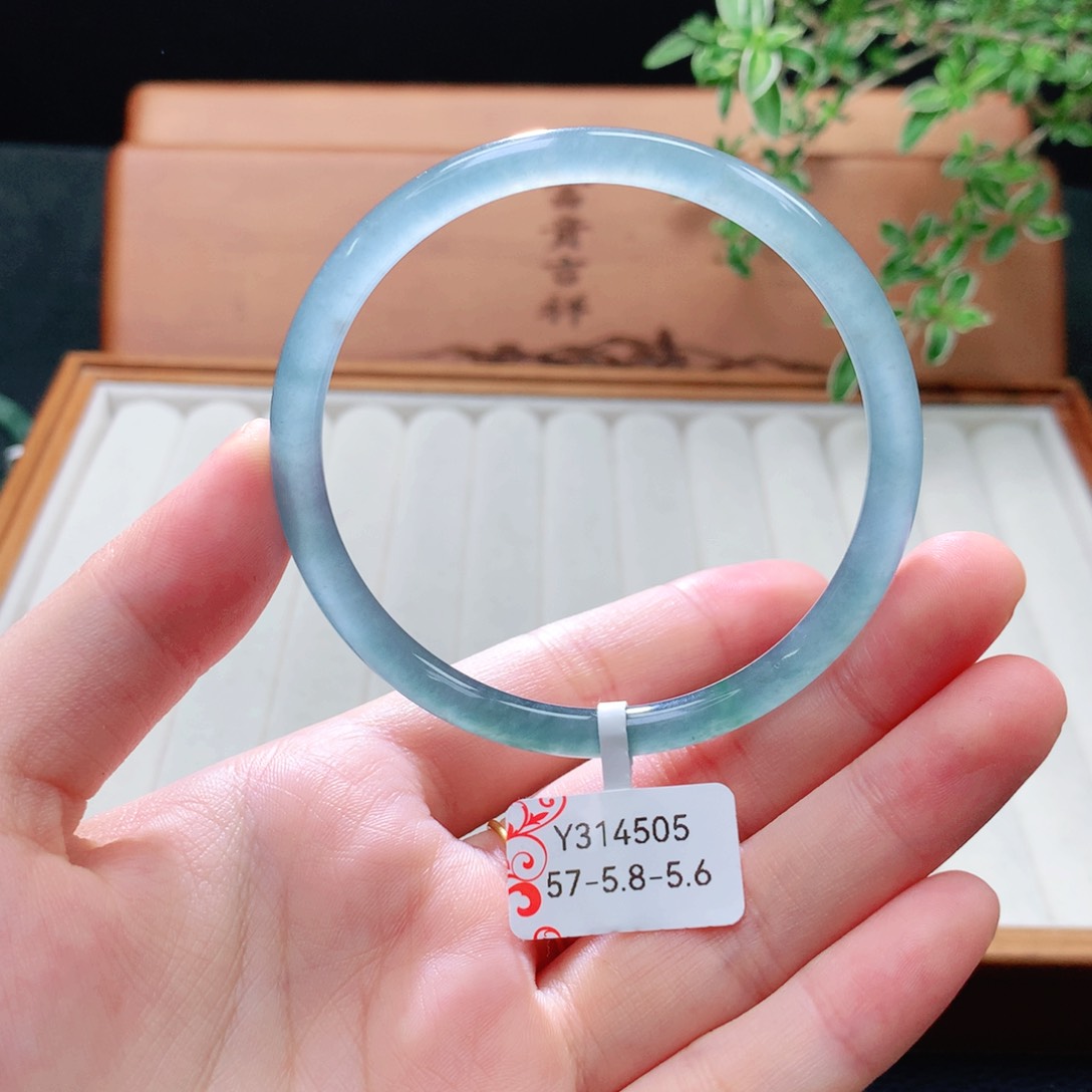 未镶嵌手镯（圆镯）翡翠