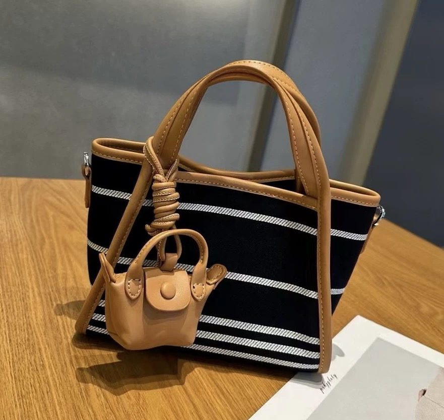中古蓝白包包手提字母包