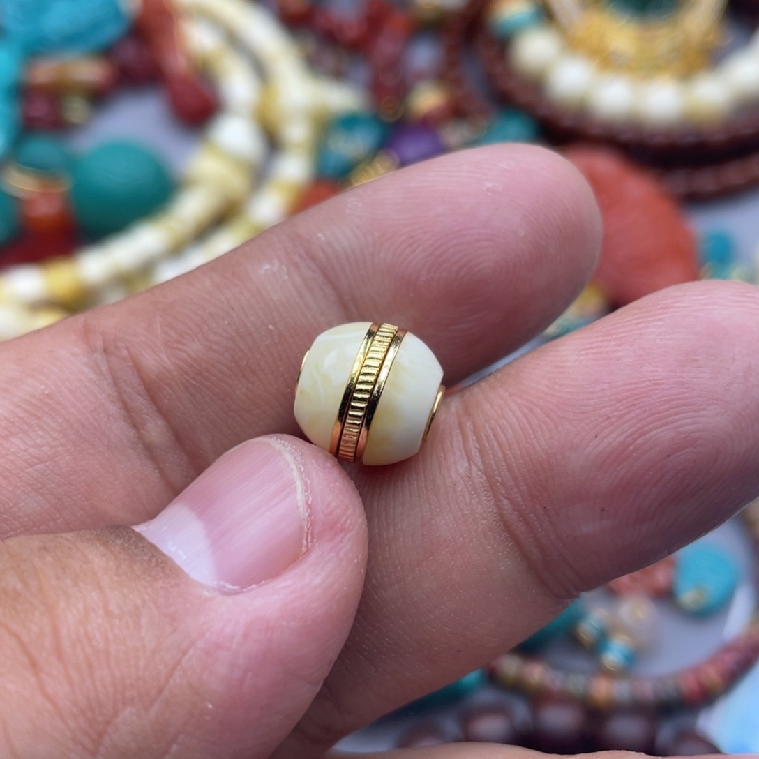 琥珀珠宝奇石未镶嵌开*135