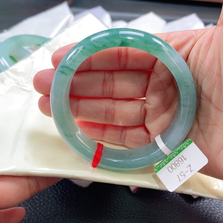 翡翠手镯未镶嵌57575757