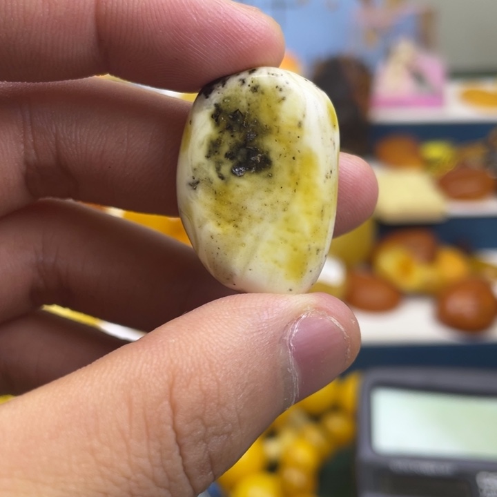 琥珀未镶嵌珠宝奇石