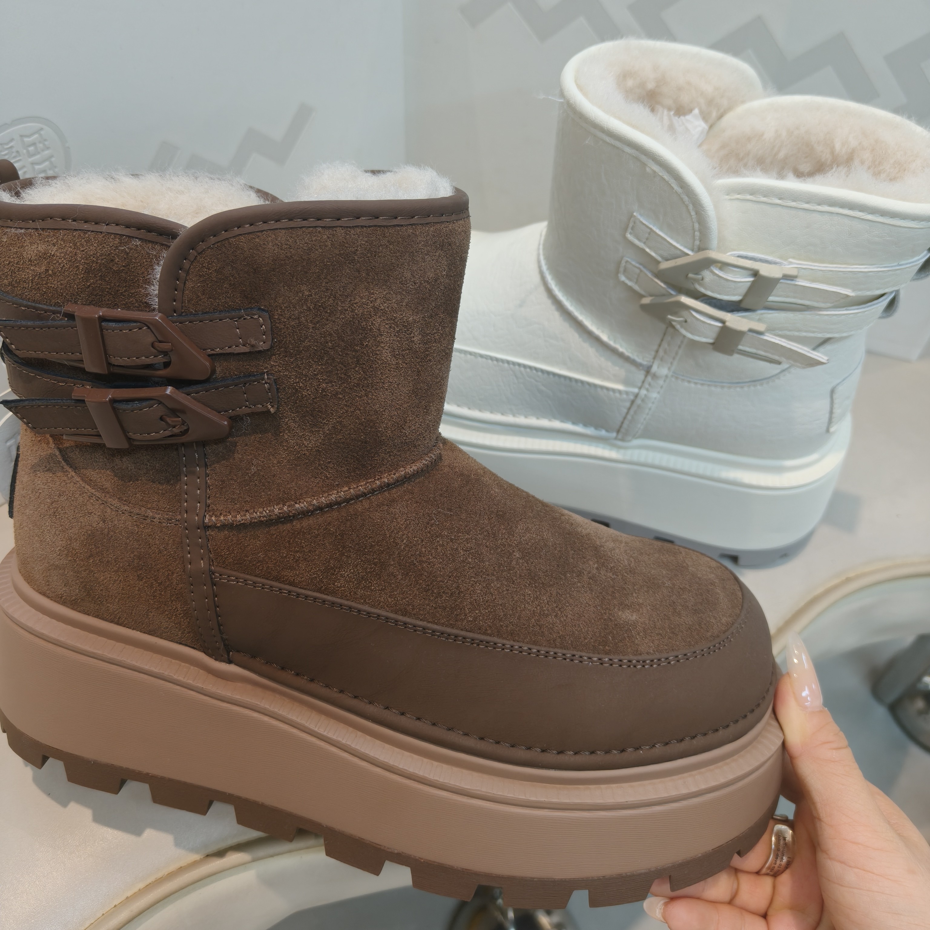 175-389冬季新款圆头厚底纯皮防滑保暖女雪地靴