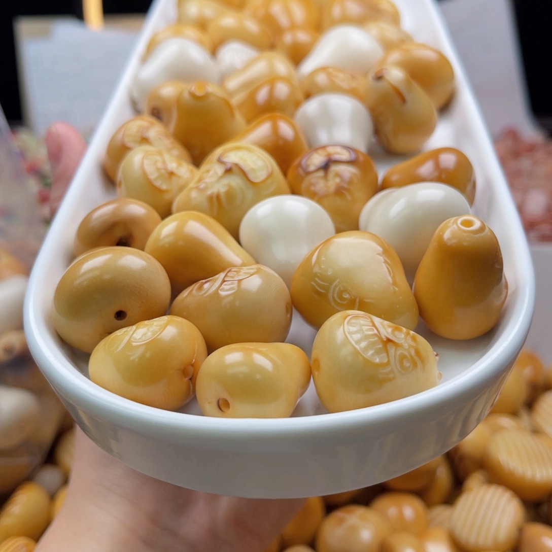 吊坠白玉菩提f21+mm/5颗象牙果大鸭梨瑕