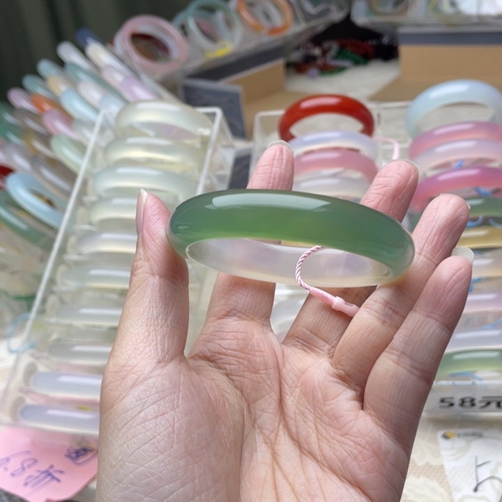 玛瑙/玉髓未镶嵌手镯52圈口