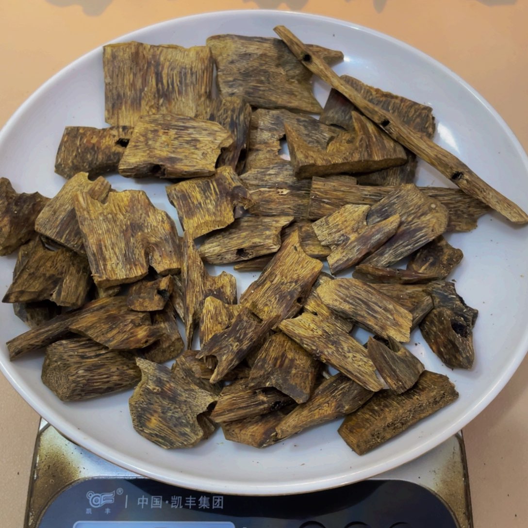 摆件沉香木乌身圆叶块料101克