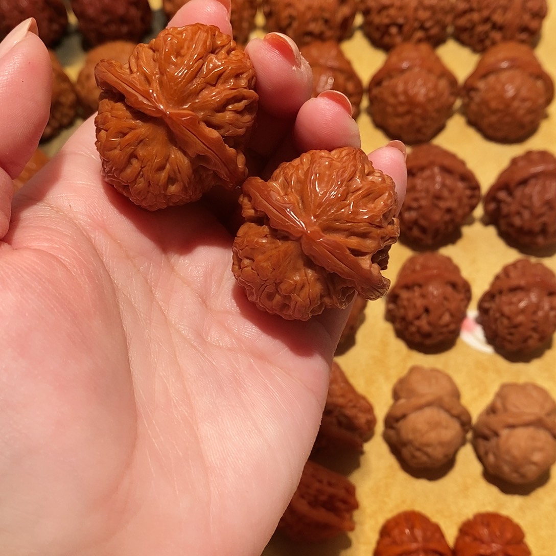 莫***泪吊坠文玩核桃36白狮子0021