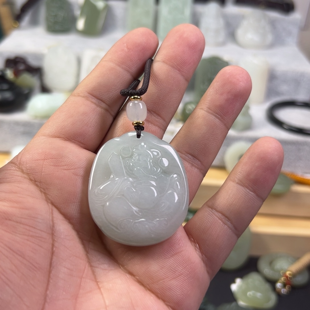 石英质玉（金丝玉）颈饰未镶嵌